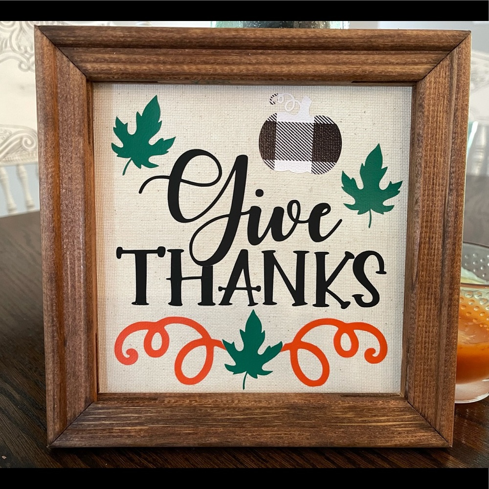 “Give Thanks” fall sign